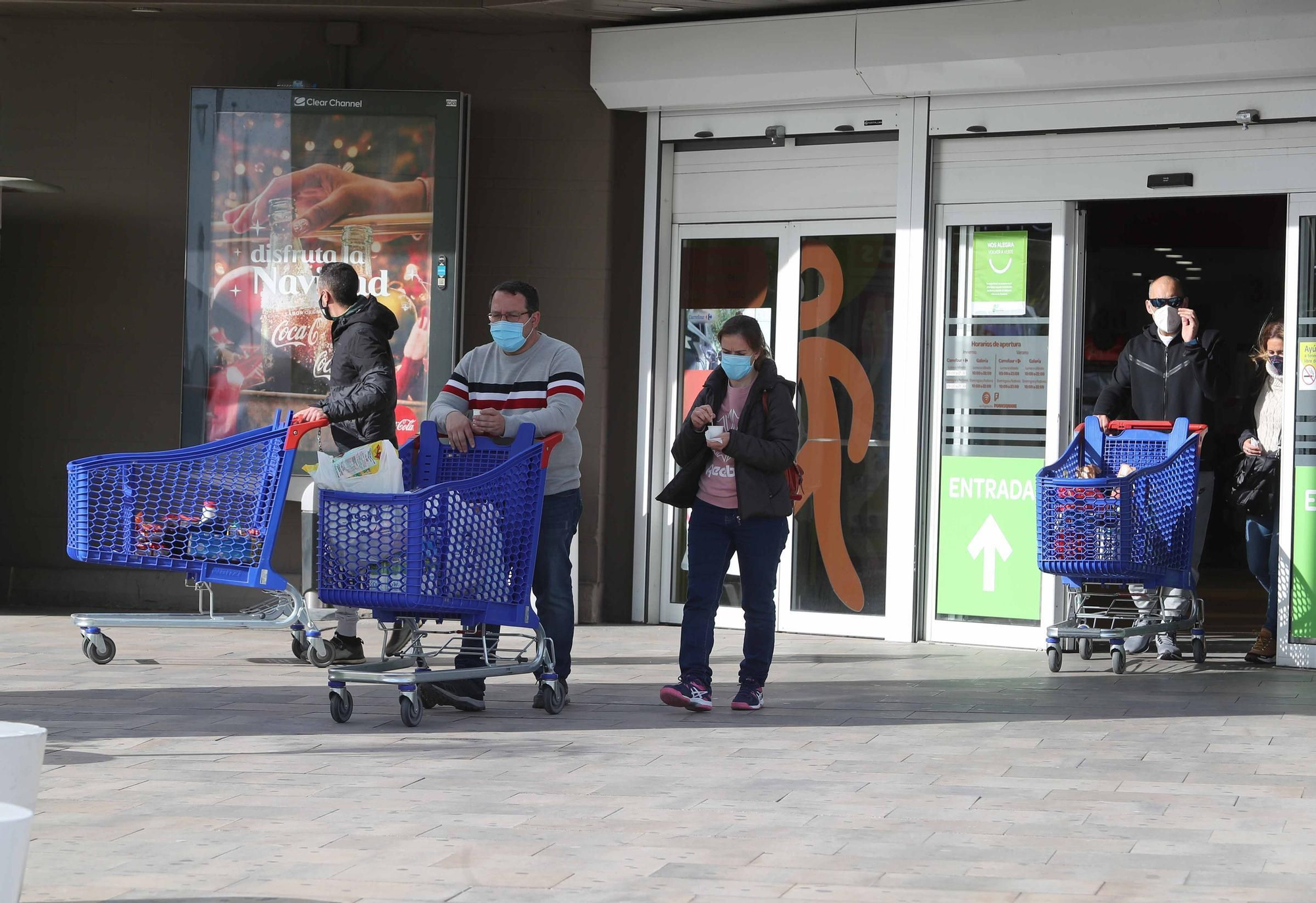 Colas en Ikea Valencia pese a estar disparados los contagios