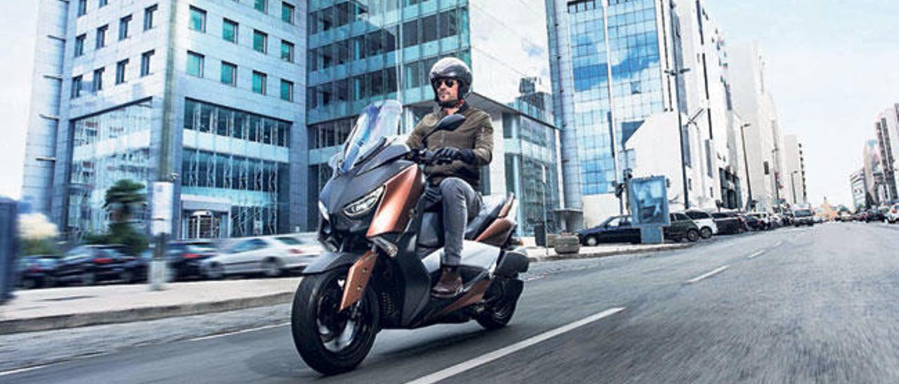 La nueva Yamaha X-MAX 300 busca un público más amplio. // FDV