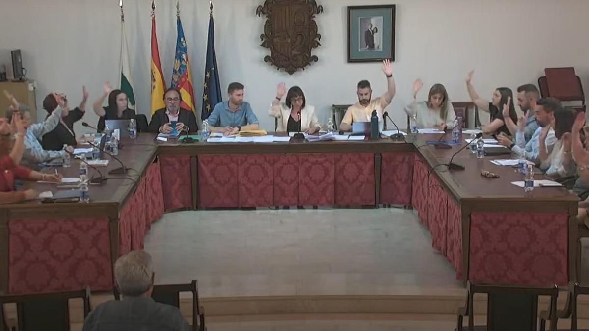 Votación de la propuesta en el pleno de Canals del jueves.