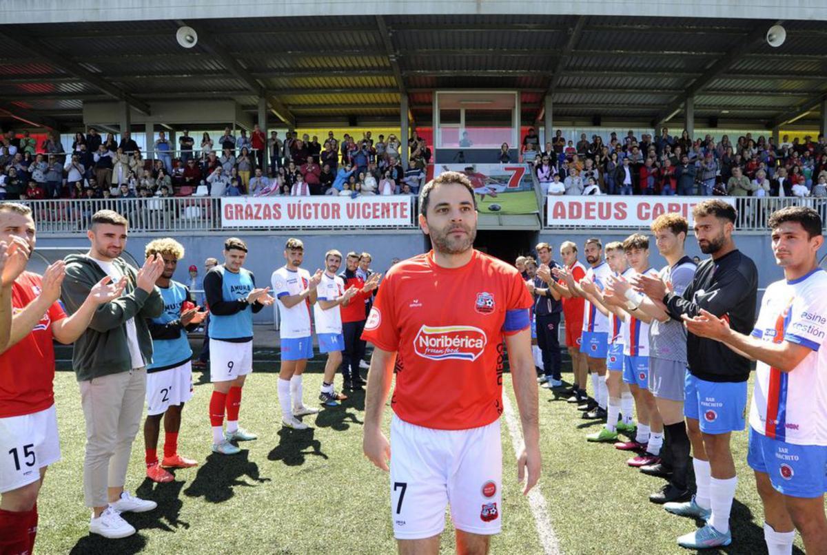 Pasillo del Estradense y la UD Ourense. | // BERNABÉ/JAVIER LALÍN