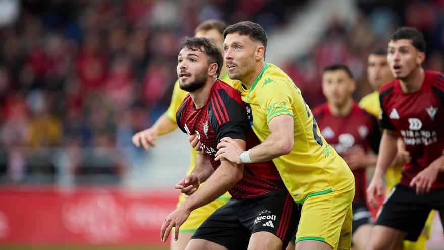José Ángel vio la quinta amarilla y se perderá el partido ante el Tenerife
