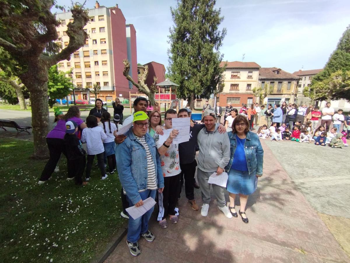 Usuarios del CAI de Pando, en el acto.