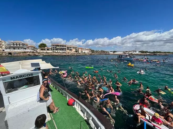 FOTOS | Búscate en la suelta de patos de la Colònia de Sant Jordi