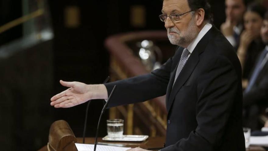 Rajoy tacha de &quot;ficticia&quot; la 
candidatura de Sánchez