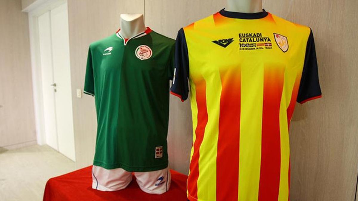 Las camisetas de Catalunya y Euskadi, durante la presentación del partido que enfrentará a ambas selecciones en San Mamés