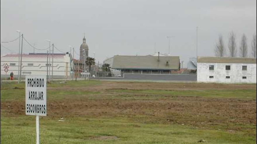 Terrenos junto a la carretera de Mózar, donde se van a construir las viviendas