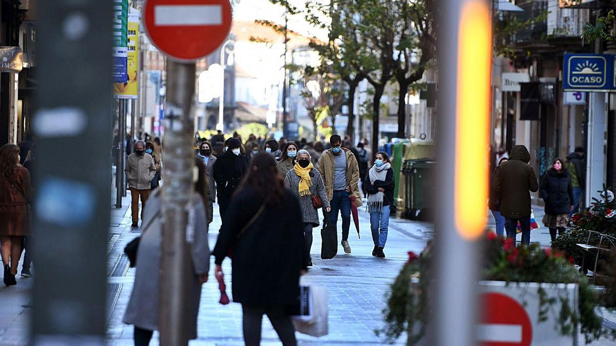 Ambiente navideño y de compras en las calles de Pontevedra. |   // GUSTAVO SANTOS