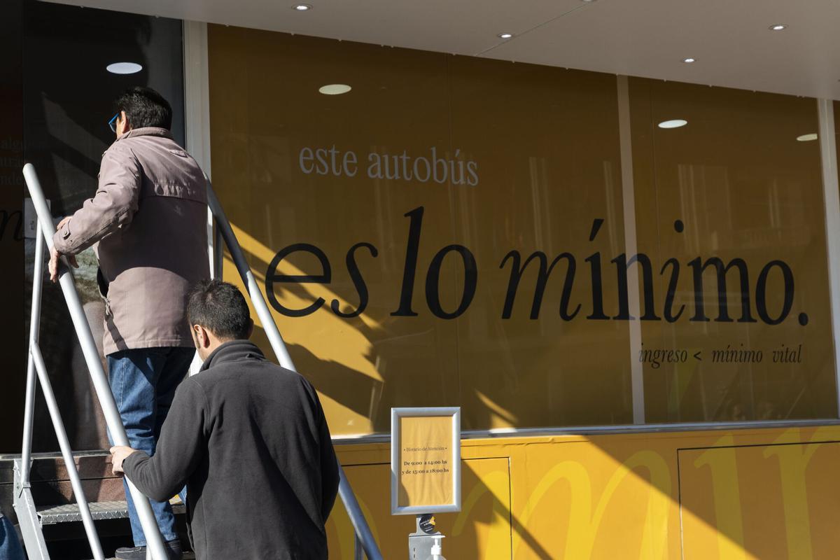 Imagen de recurso del autobús informativo del IMV en València.