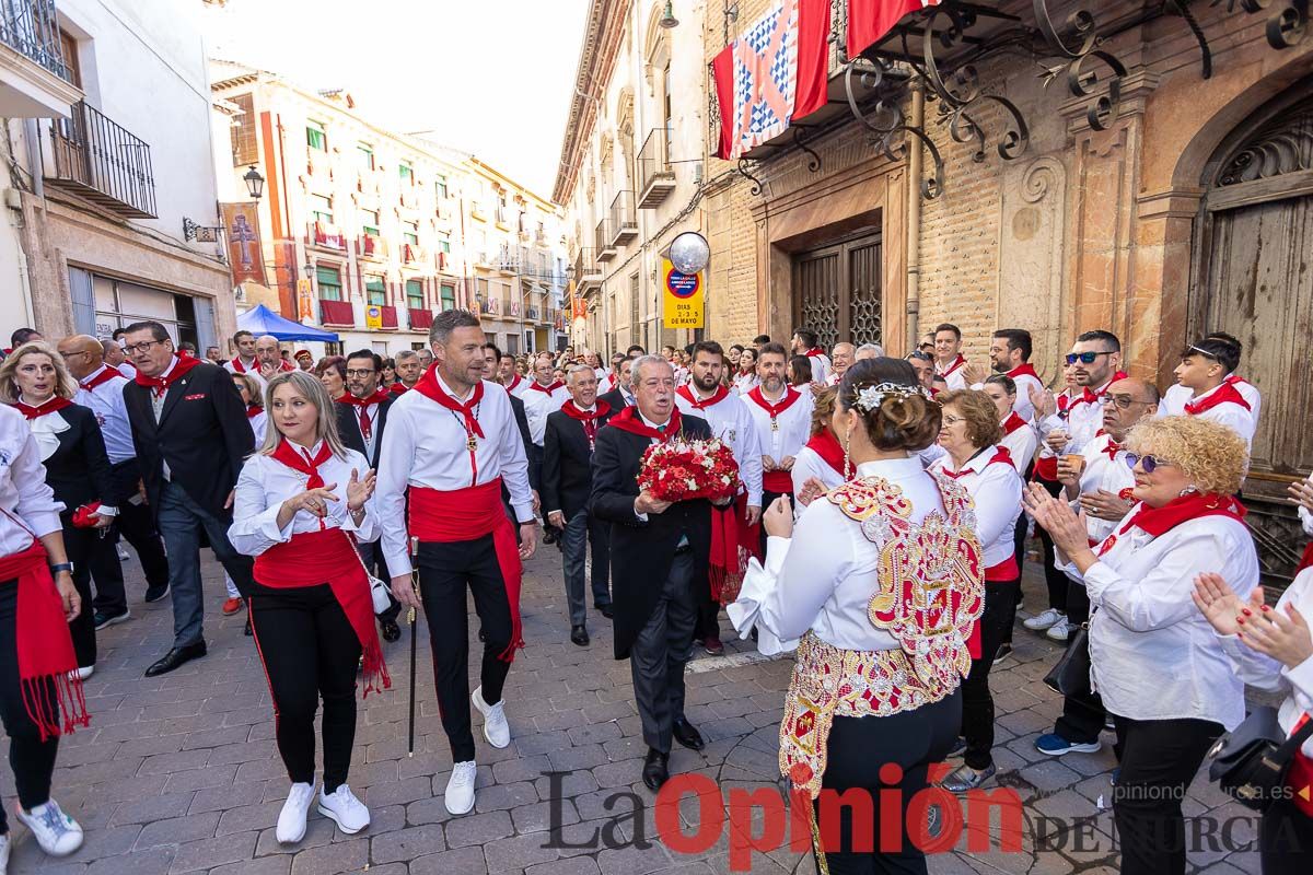 Bandeja de flores y ritual de la bendición del vino en las Fiestas de Caravaca