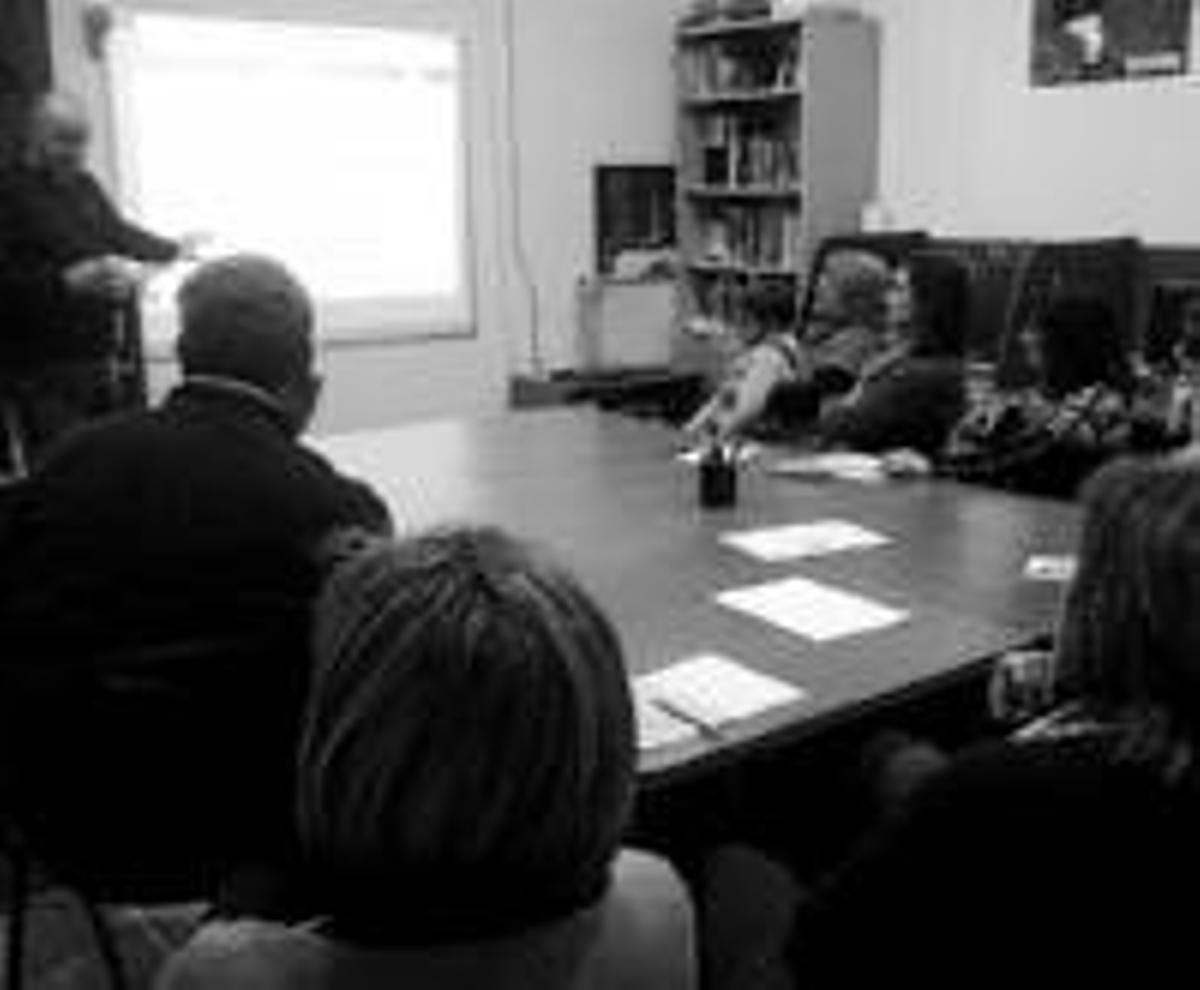 Una charla alerta sobre los peligros de internet