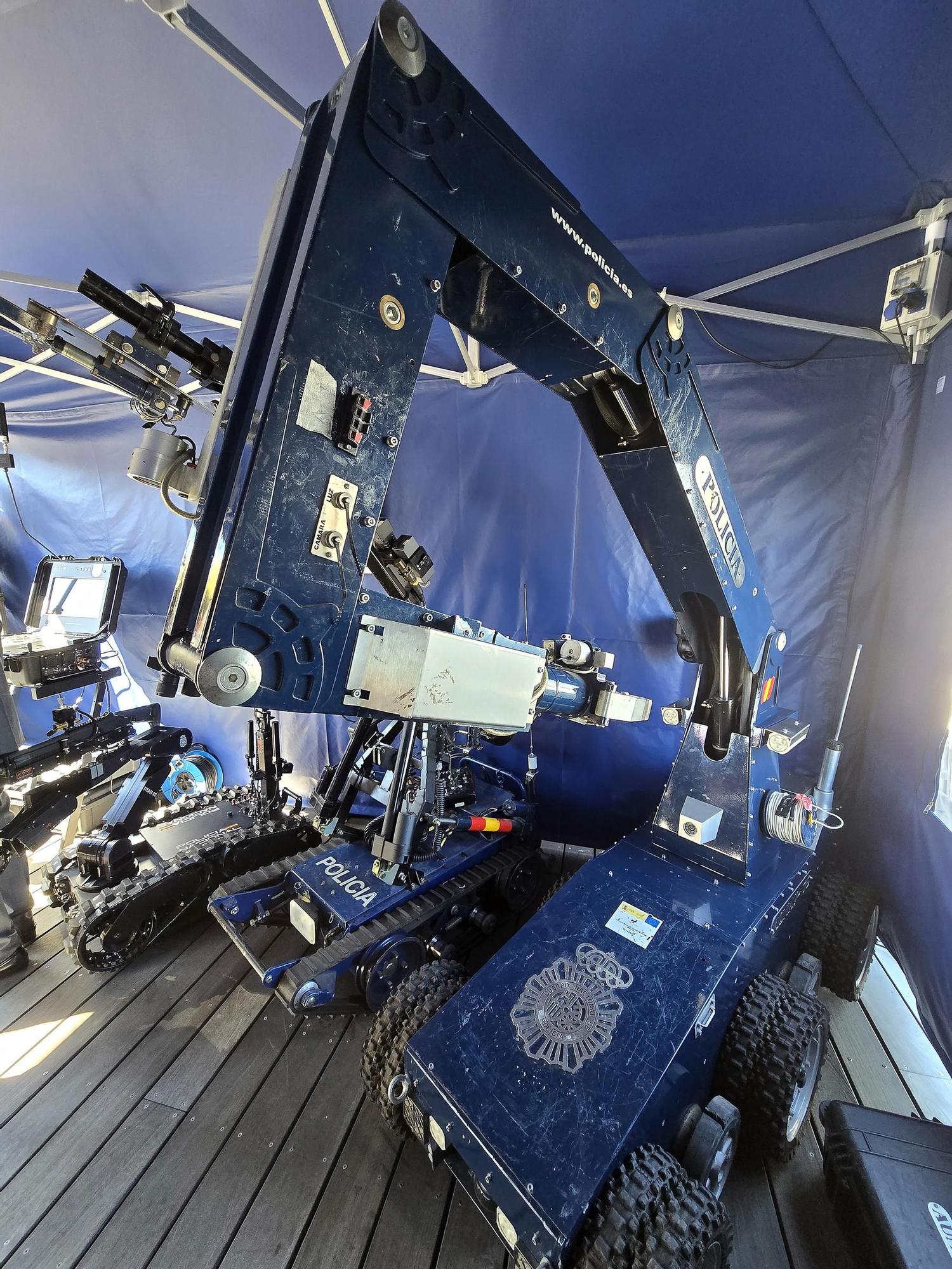 Vigo inaugura con la "Exposición de Medios" las celebraciones del Día de la Policía Nacional