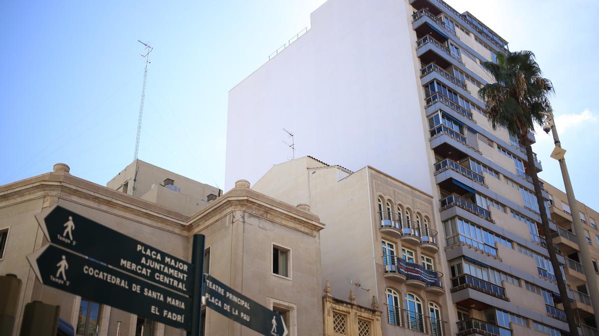 Estado que presenta la fachada donde estaba el mural, en la actualidad.