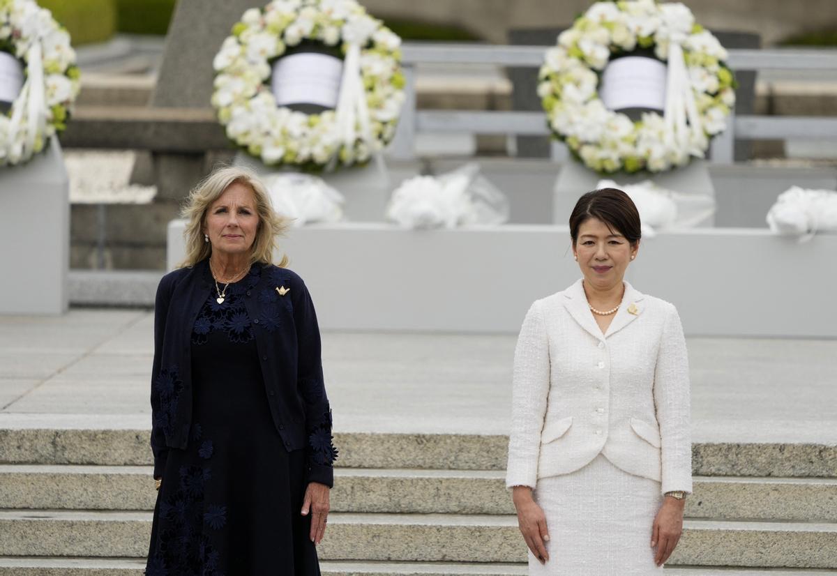 Los líderes del G7 visitan el Memorial Park para las víctimas de la bomba atómica en Hiroshima, entre protestas