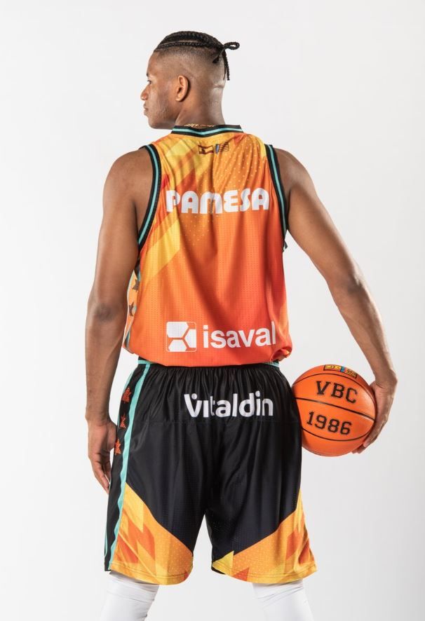 Las nuevas equipaciones de Valencia Basket: ¡Sorpresa con 'pólvora y cenizas'!