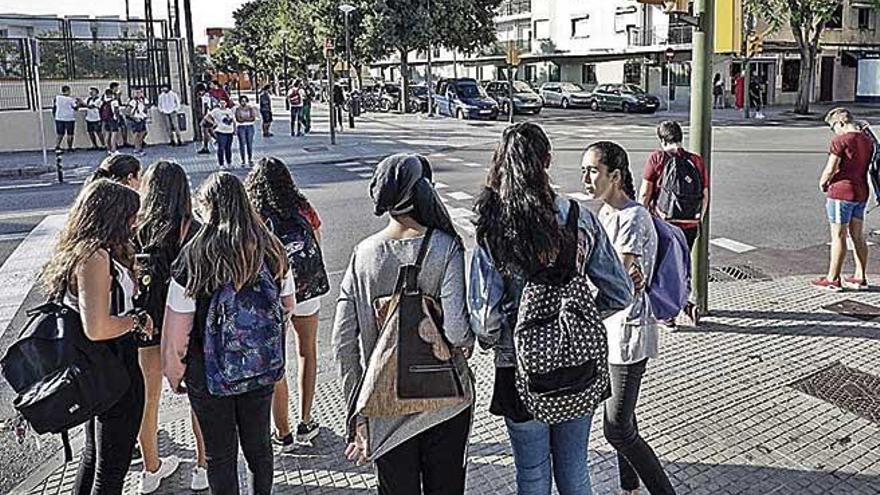 Grupo de estudiantes en Son Gotleu, donde existe camino escolar para cinco centros.