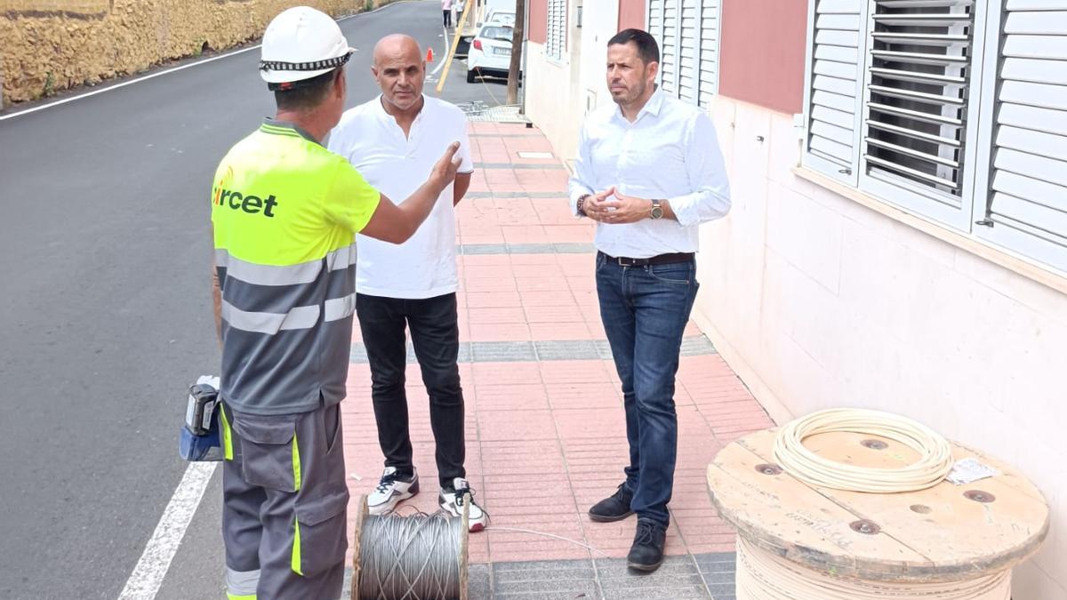 Urbanismo desatasca el trámite para desplegar fibra óptica en puntos desconectados de El Ejido.