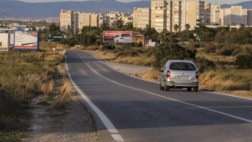 El Consell plantea prohibir el tráfico en la carretera que une Arenales y Urbanova