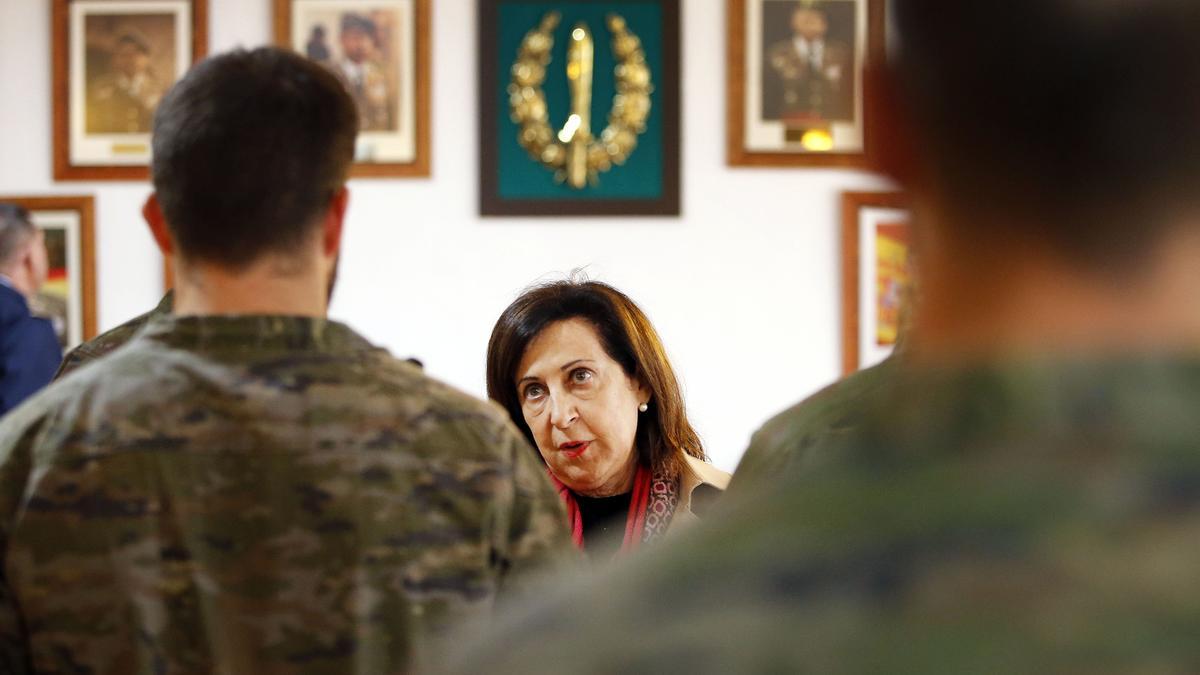 La ministra de Defensa, Margarita Robles, visita el Mando de Operaciones Especiales del Ejército.
