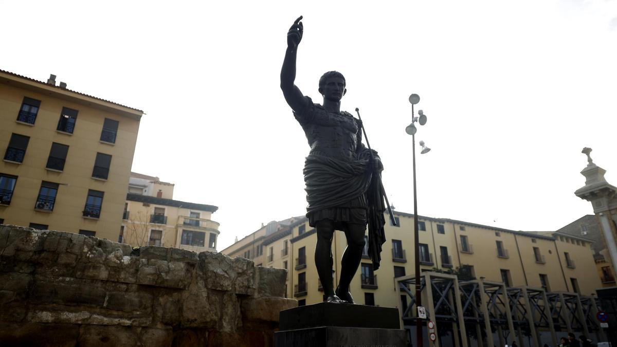 La escultura de César Augusto ha pasado por diversas ubicaciones en Zaragoza.