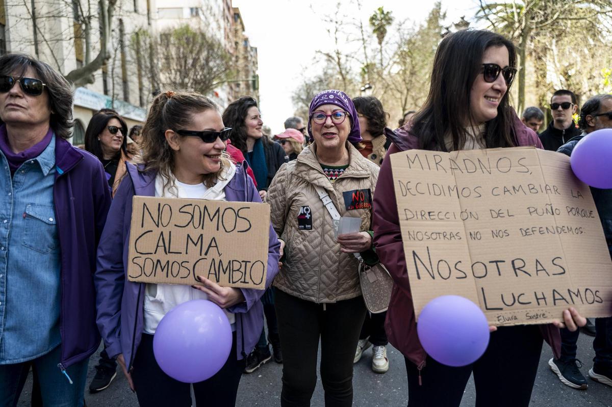 Fotogalería | El 8-M 2026 inunda las calles de Cáceres Fotogalería | El 8-M 2026 inunda las calles de Cáceres