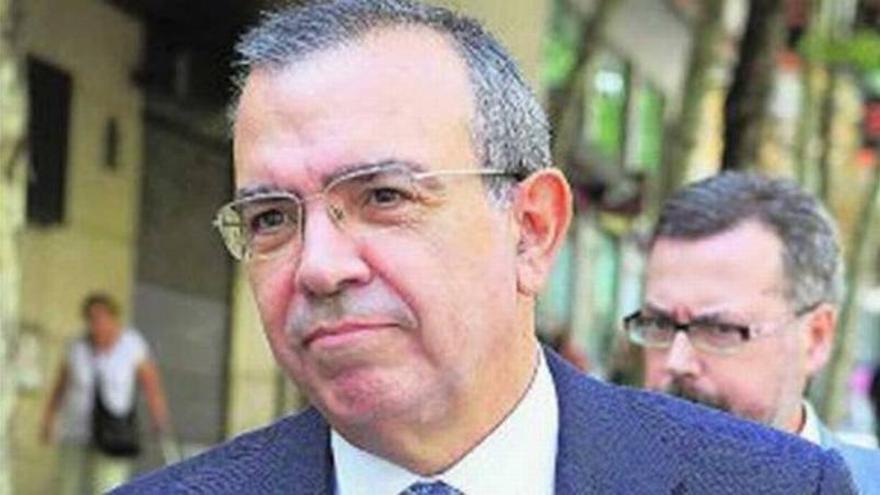 El juez envía a prisión con fianza al exdirector general de la CAM Roberto López Abad
