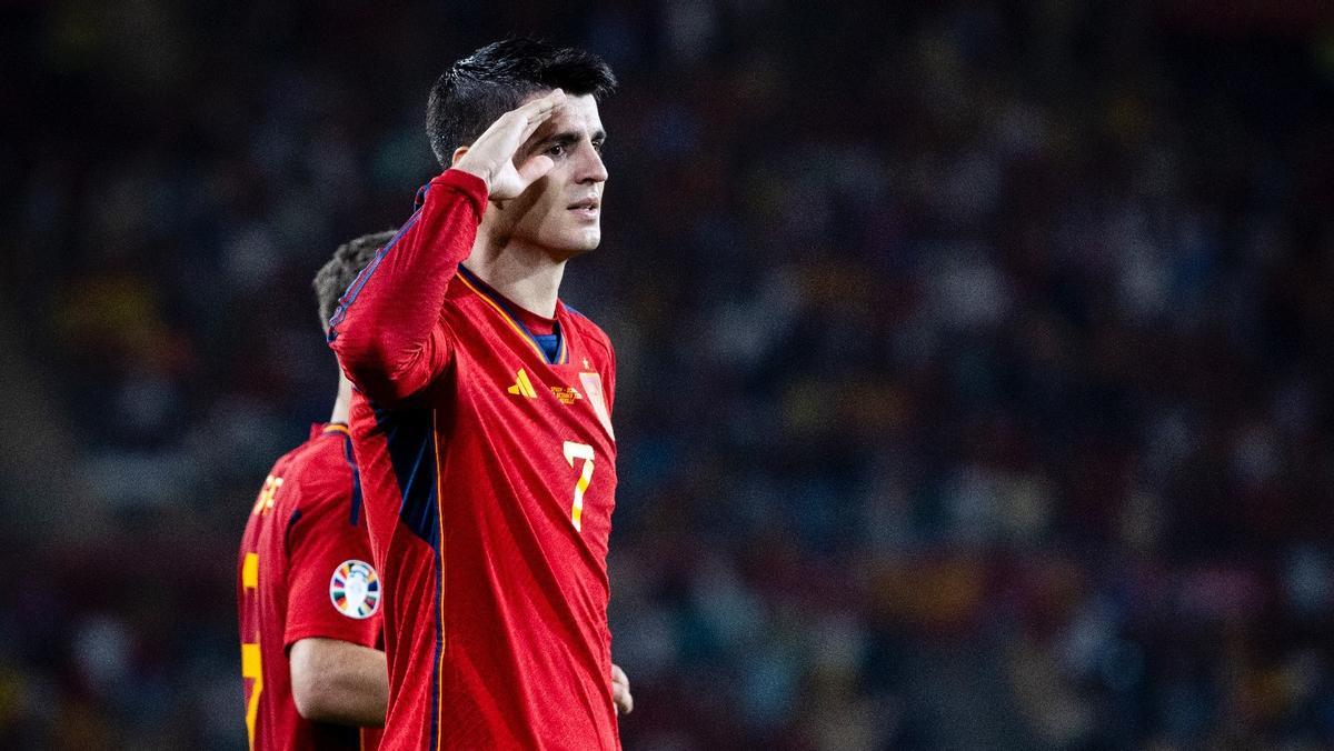 Álvaro Morata celebra su gol ante Escocia