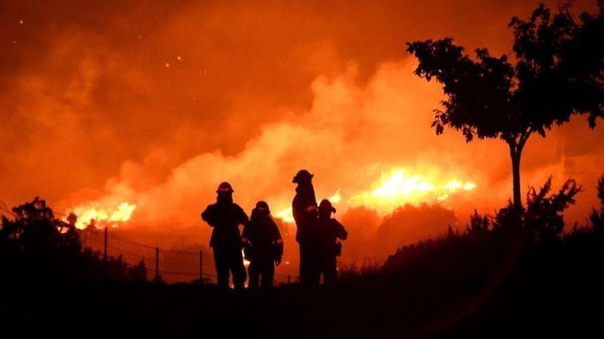 México envía bomberos a California para ayudar a combatir los incendios