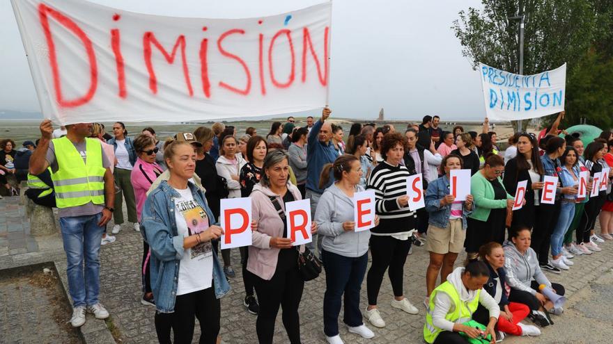 La “gestión errática” lleva a manifestarse a las mariscadoras de Cambados