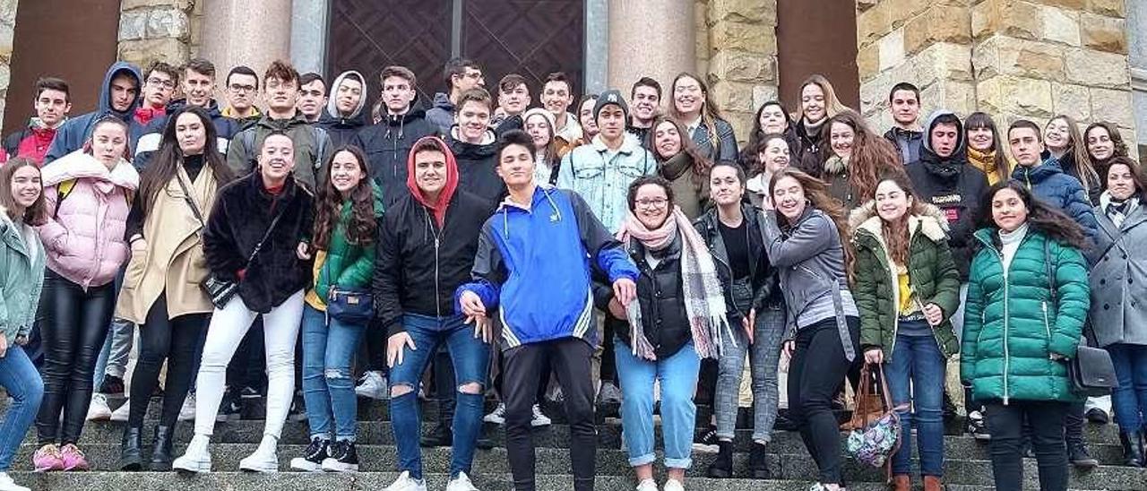 Alumnos de primero de Bachillerato del IES de Corvera, en una excursión reciente.