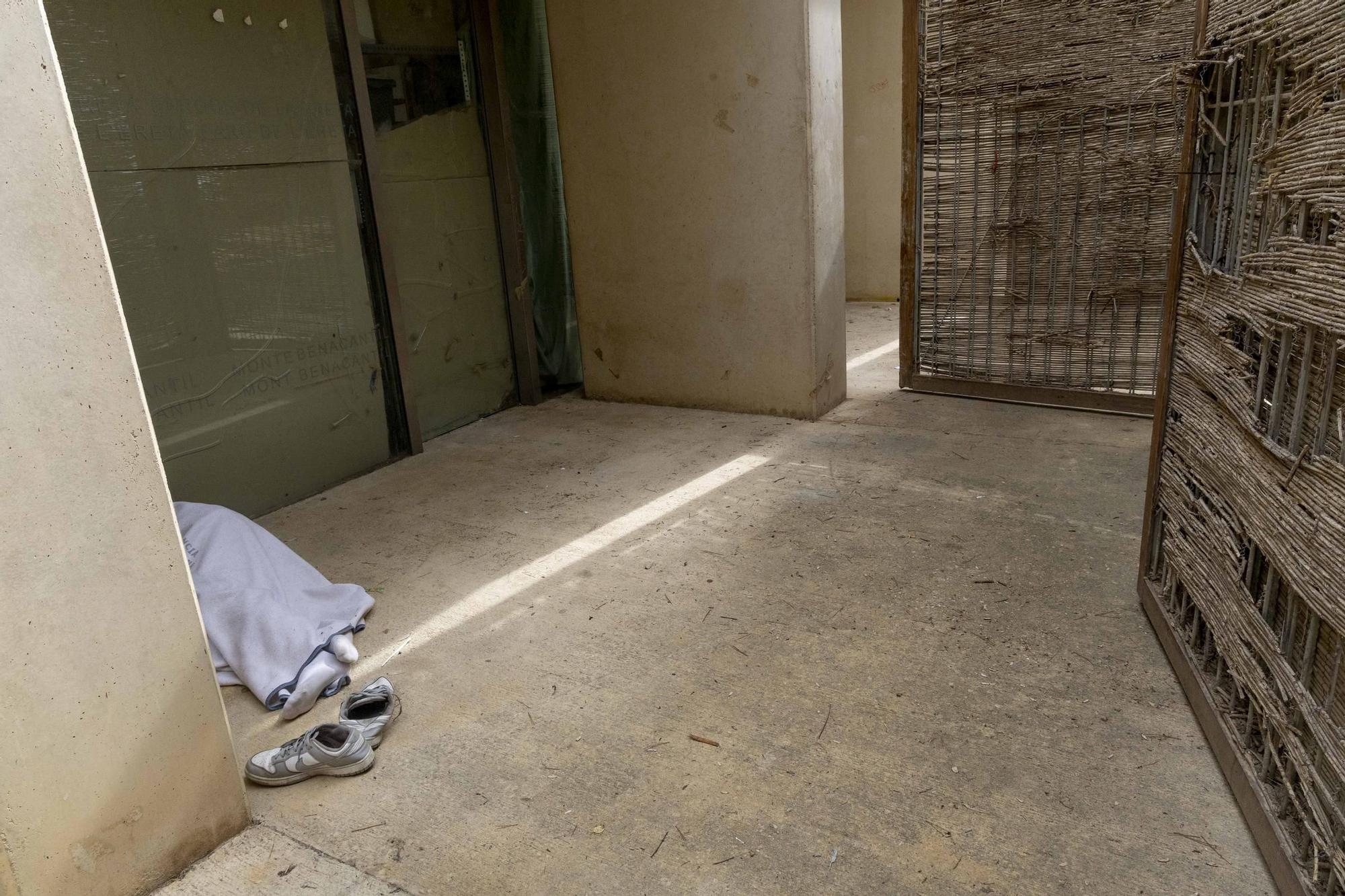 Mal estado y suciedad en el parque de la Ereta en Alicante