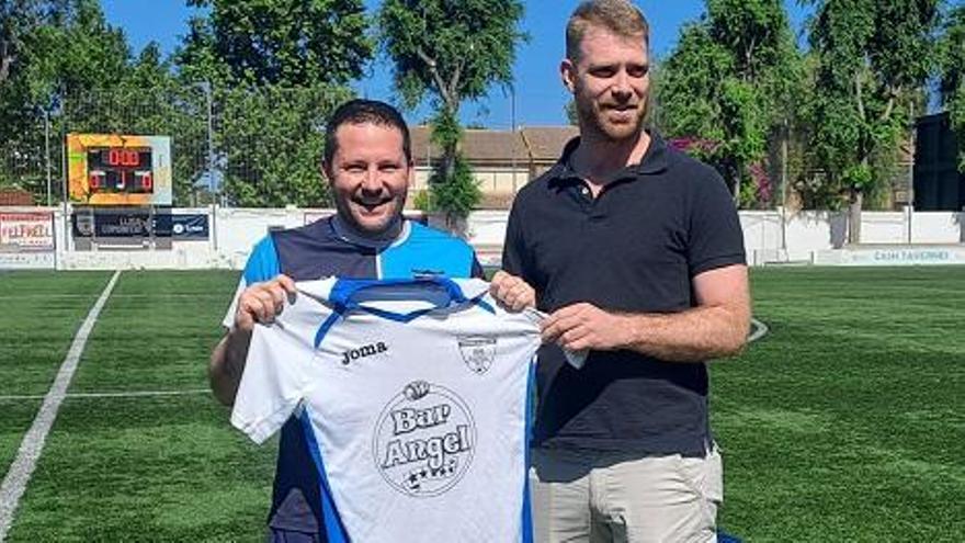 El homenajeado con el presidente del club