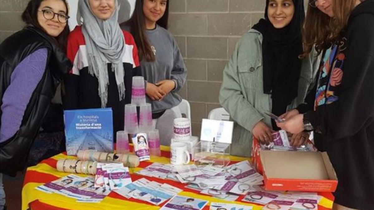 L’alumnat de FEDAC Manresa mostra els seus projectes solidaris en la diada de de Sant Jordi | FEDAC MANRESA