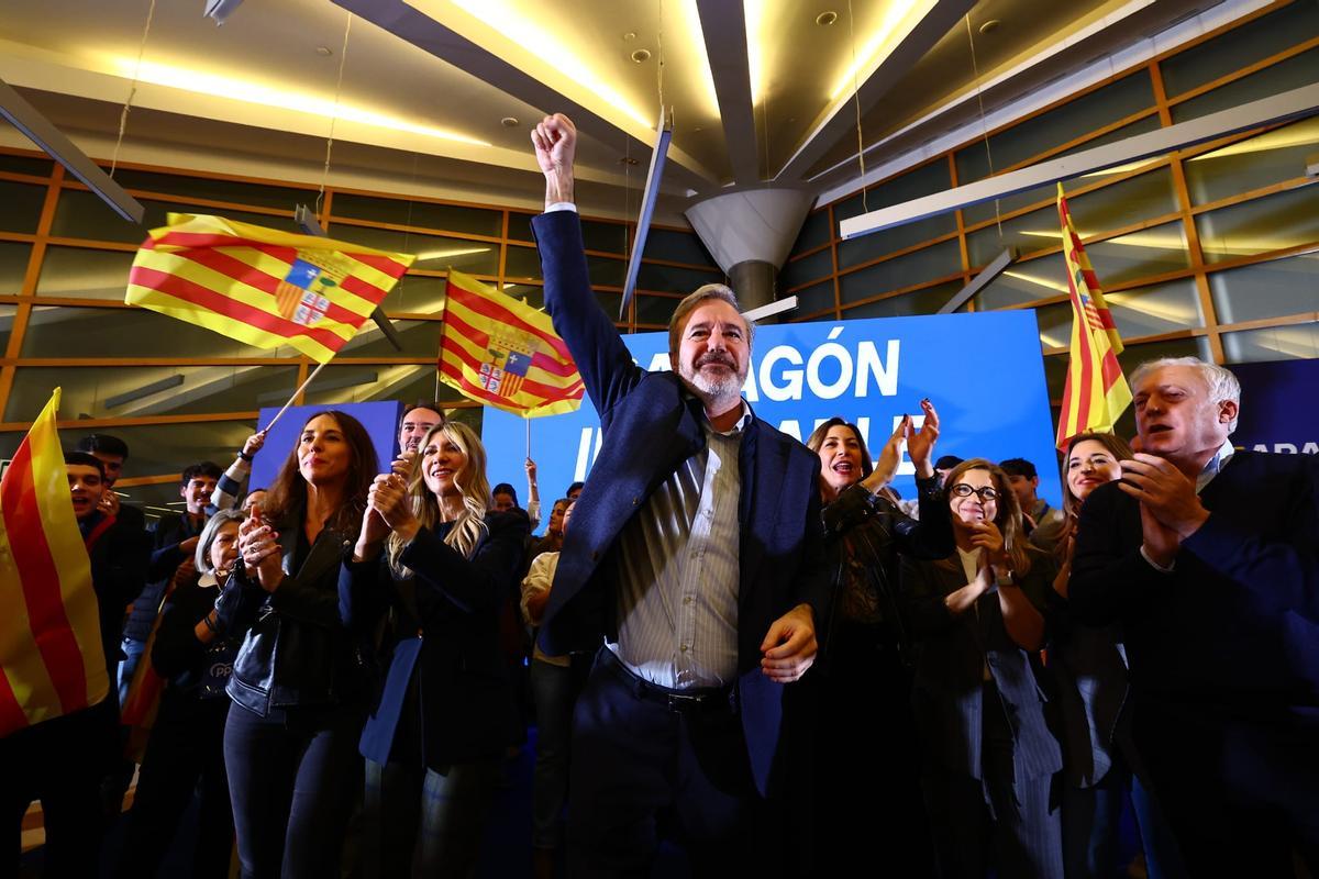 El líder del PP, Jorge Azcón, celebra la victoria de su partido en las elecciones del 8F.