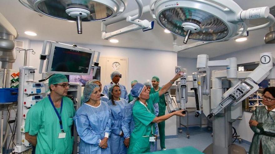 El hospital Reina Sofía incorpora el equipo Da Vinci de cirugía robótica