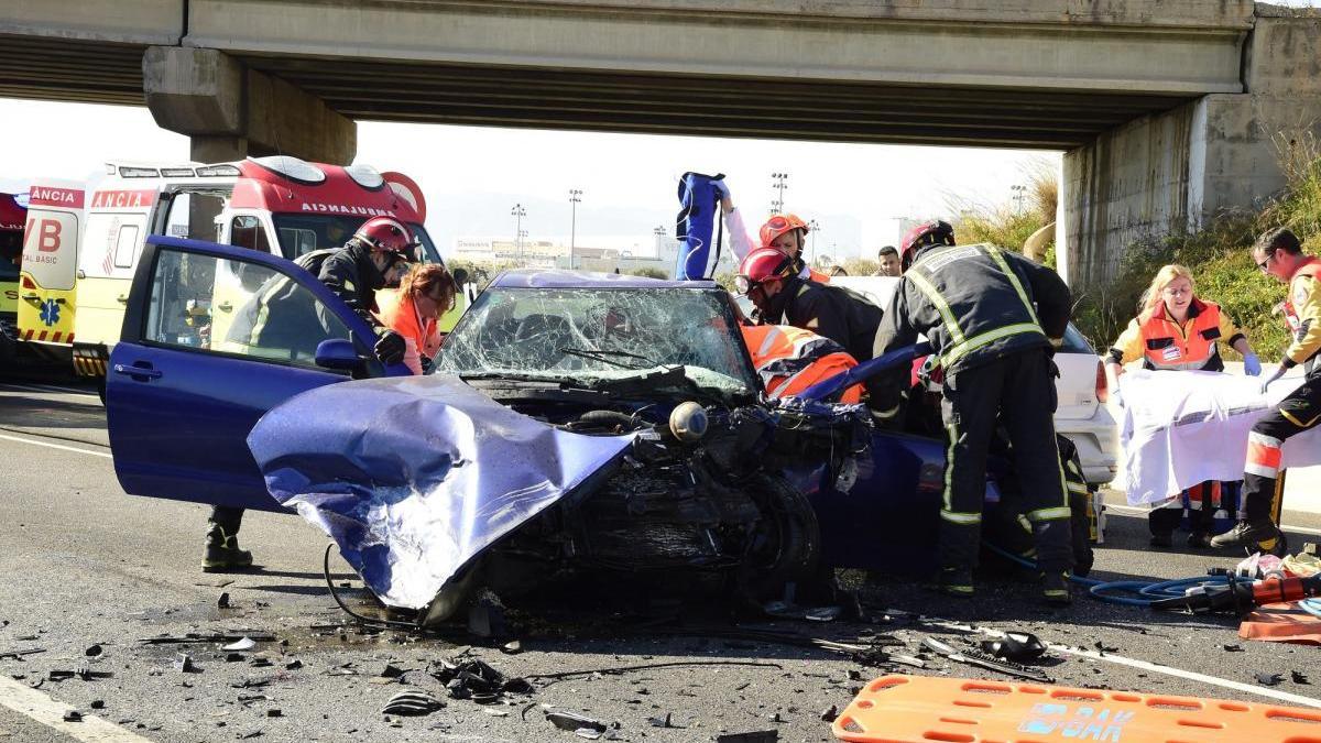 Cuatro heridos en Vila-real tras una colisión frontal entre un coche y una furgoneta