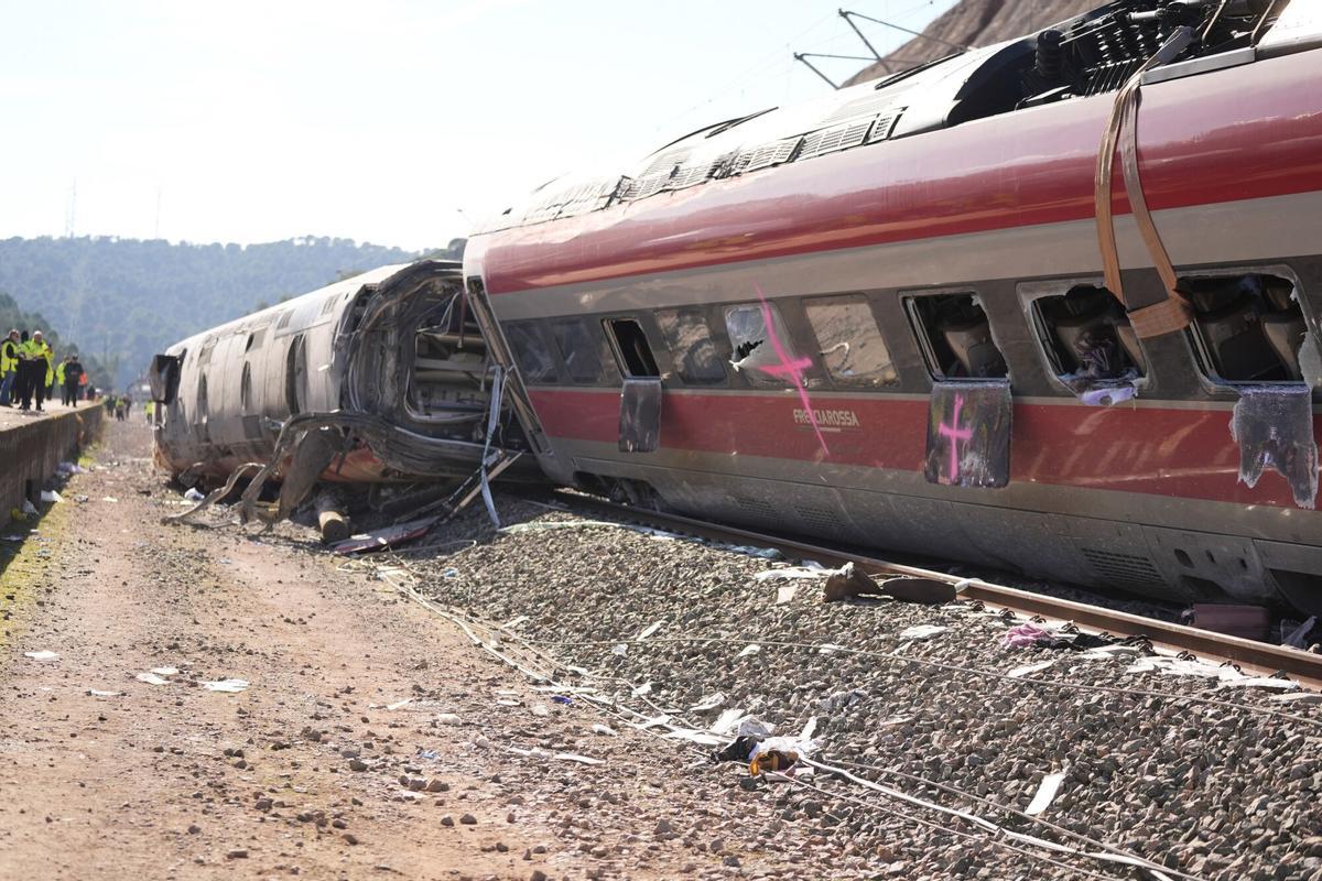 Uno de los vagones del tren de Iryo que descarriló en Adamuz.