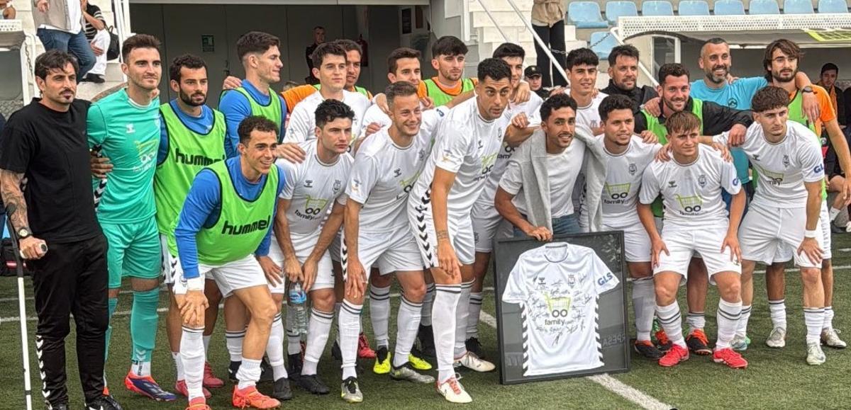 El Olímpic tras la victoria ante el Tavernes, el sábado en la Murta.