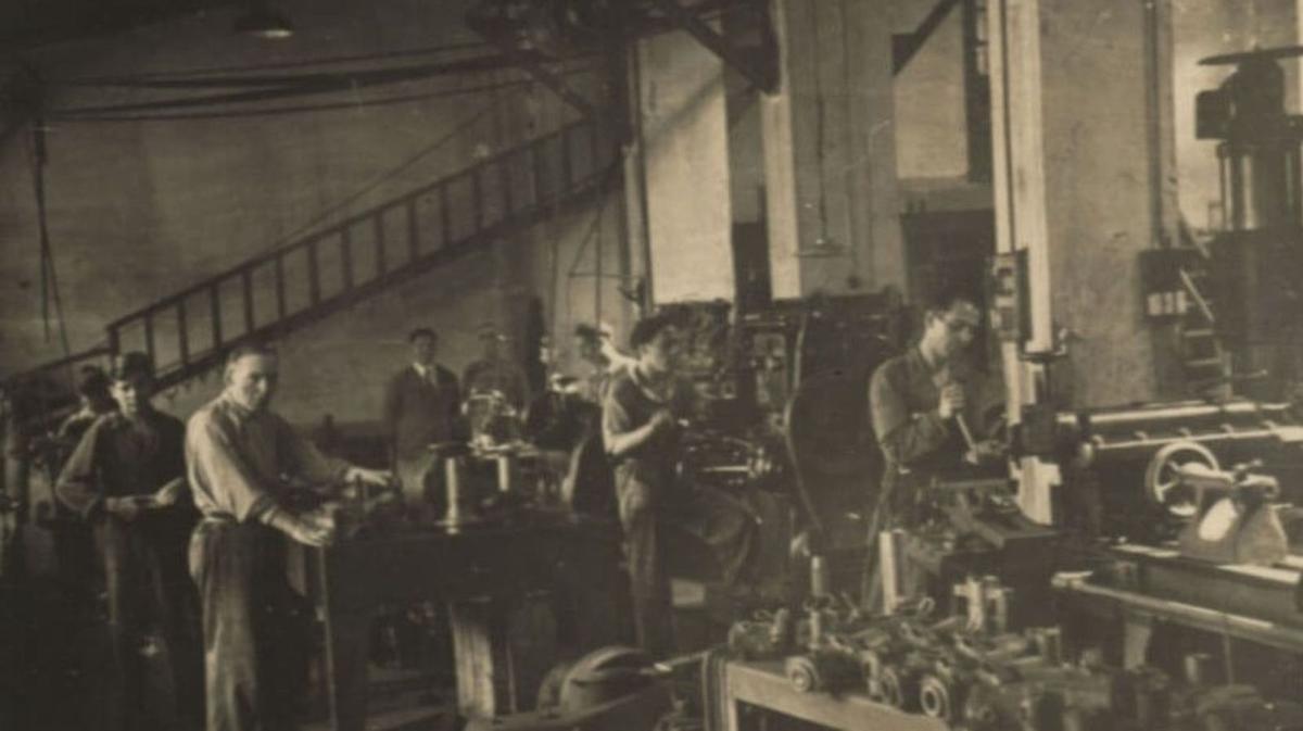 Trabajadores en los talleres de las minas. |   // MUSEO DA MINERÍA DE FONTAO