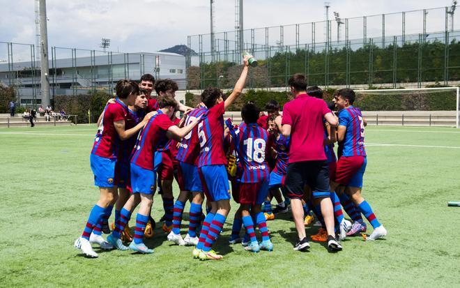 El Cadete B celebró la consecución del título