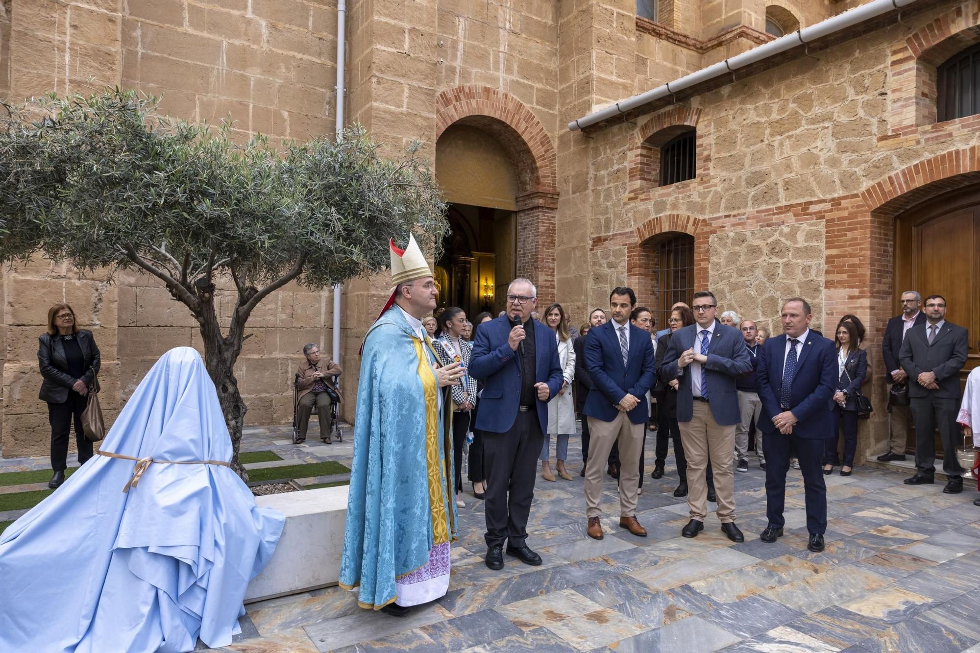 El obispo Munilla acude a la presentación  la Asociación Provida Mater Vitae de Torrevieja