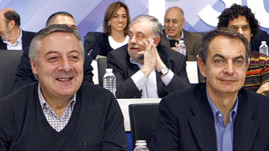 José Luis Rodríguez Zapatero, junto a José Blanco, con Alfredo Pérez Rubalcaba y Carme Chacón en la parte superior.