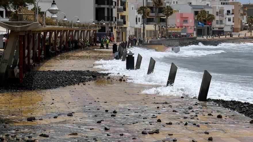 Destrozos causados por el oleaje en Arinaga, en Gran Canaria.