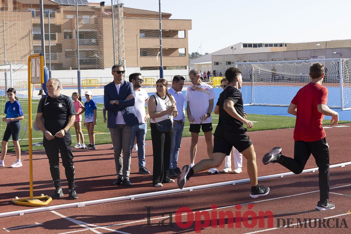 Abel Antón visitaba la Escuela Municipal de Atletismo de Caravaca