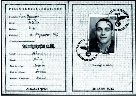 Pasaporte para extranjeros en el Reich del vilgués Serapio Hernández de la Iglesia, trabajador de la IG Farben de Ludwigshafen.