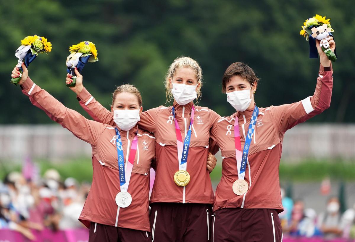 Jolanda Neff logra el oro seguida de sus compatriotas Sina Frei y Linda Indergand.