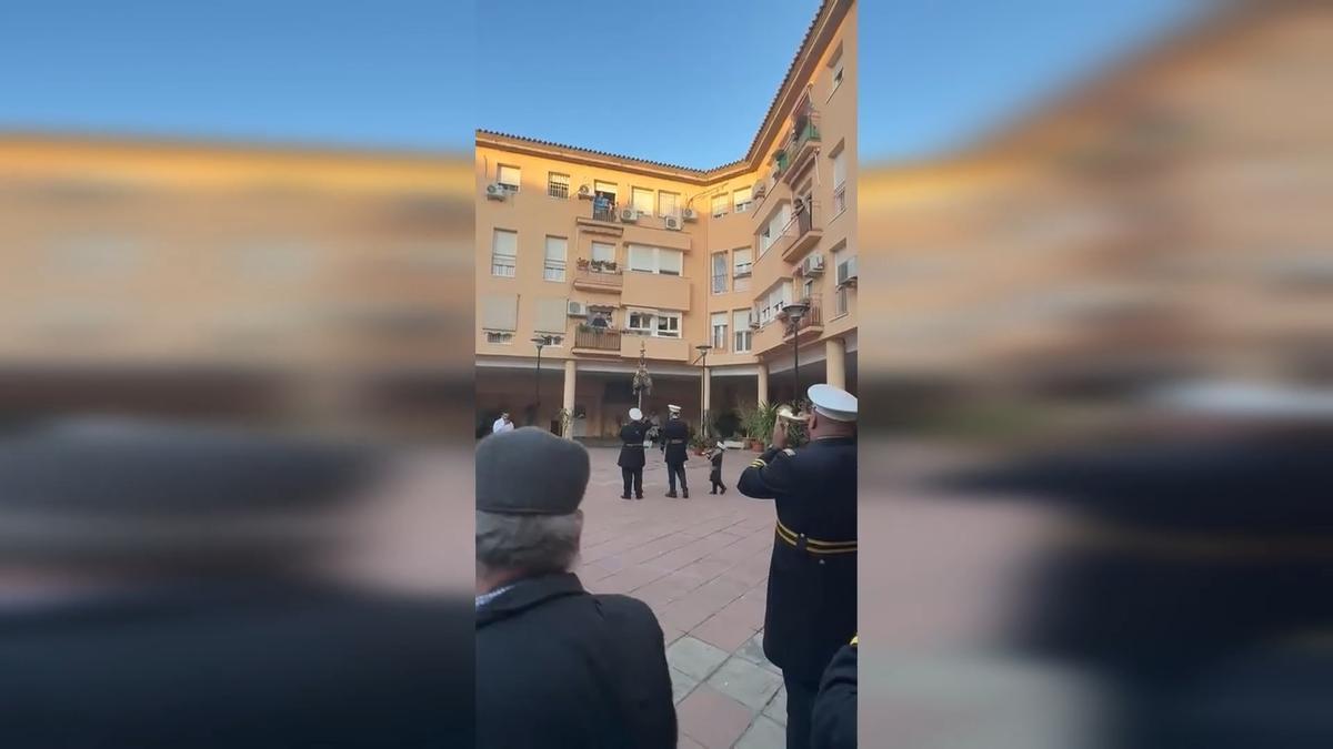 La Banda de Cornetas y Tambores de Gitanos (Málaga) homenajea a su director enfermo Roberto Landero