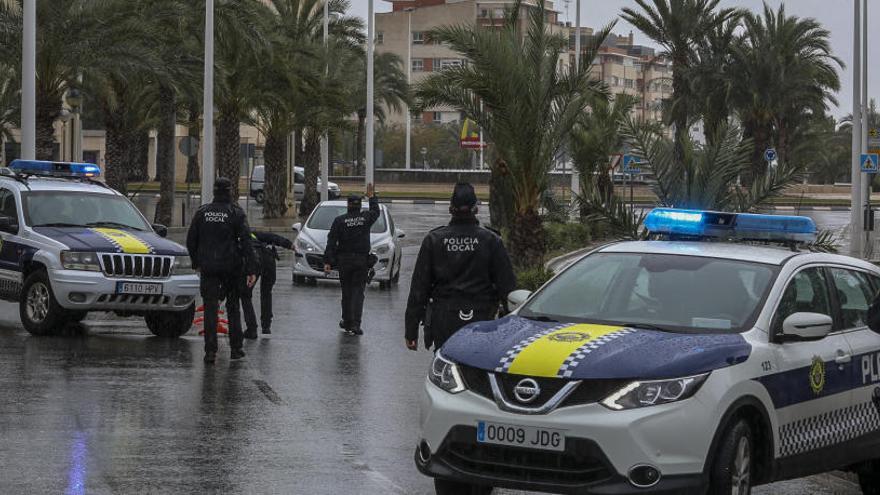 Policía Local esta semana durante los controles en Elche por el coronavirus