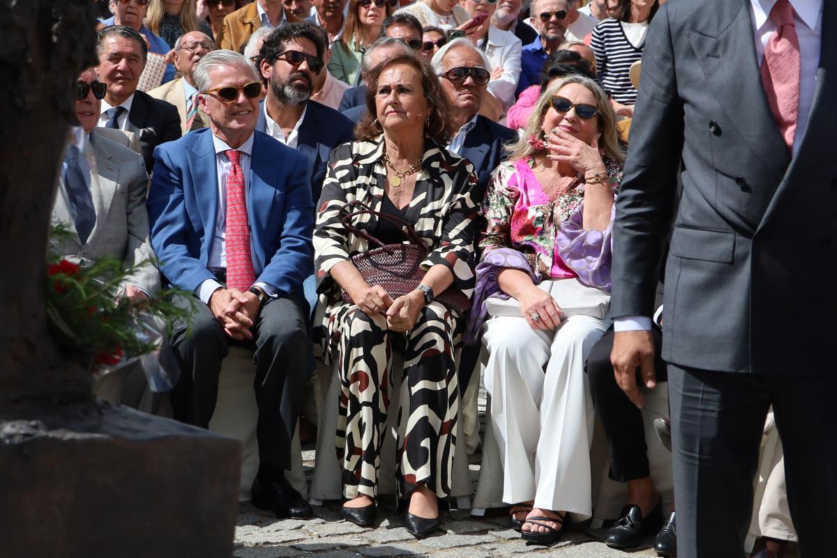 Imágenes de la inauguración del monumento a Rafael de Paula en la Plaza de Toros.