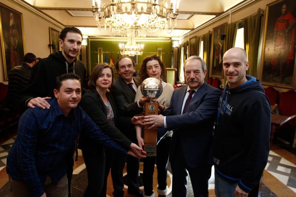 Recepción al Unión Financiera Oviedo en el Ayuntamiento tras ganar la Copa.