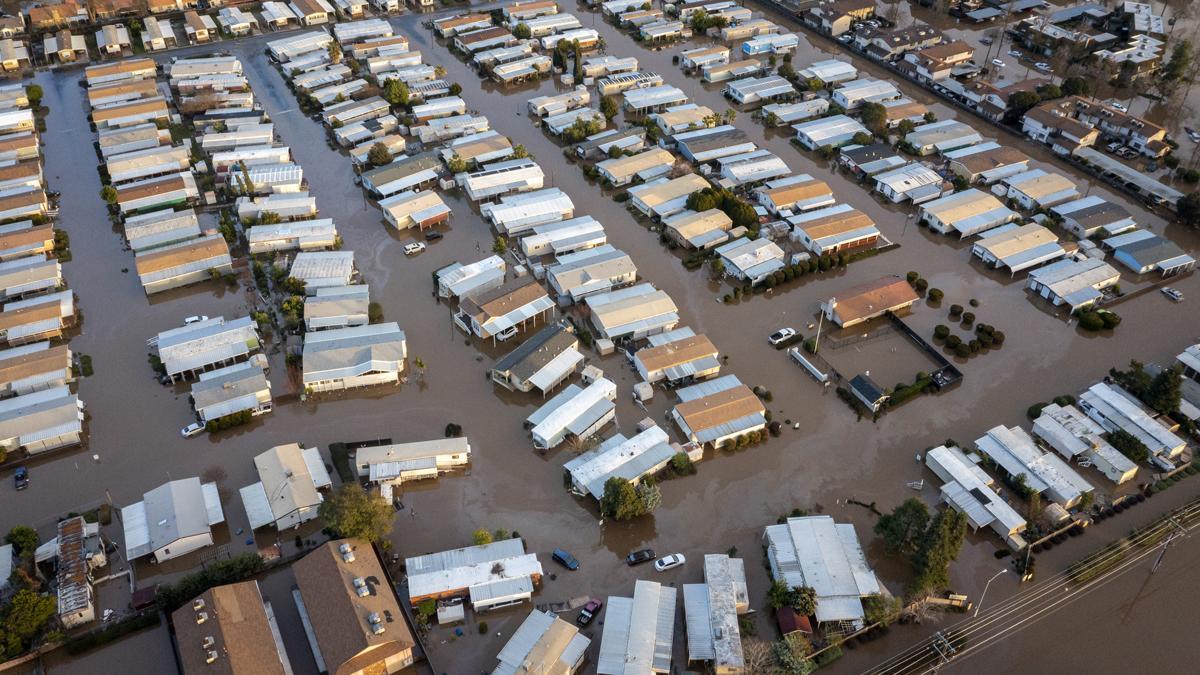 Las tormentas en California se cobran la vida de al menos 14 personas. En la foto, efectos de las inundaciones en Merced (California).